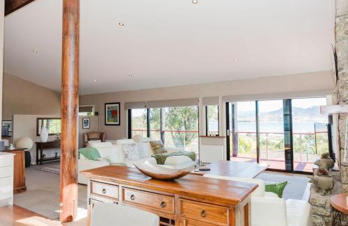 East Jindabyne House | 10 Kanangra Crescent - Entire
