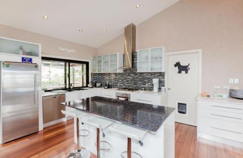 East Jindabyne House | 10 Kanangra Crescent - Entire