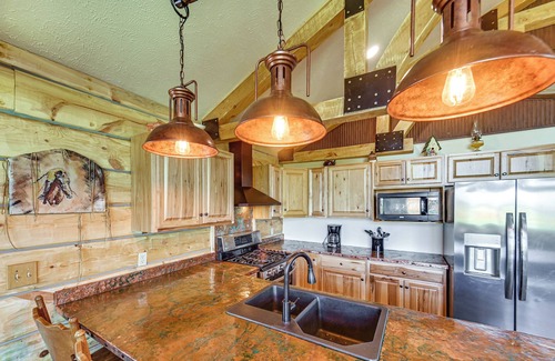 Roberts House | 10 Mi to Cooney State Park: Mtn-View Montana Haven