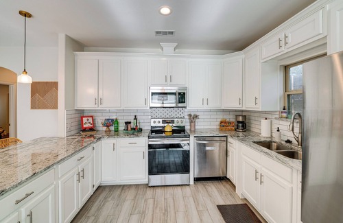Dallas House | 10 Mi to Dtwn Dallas: Home Near Lakes & Parks!
