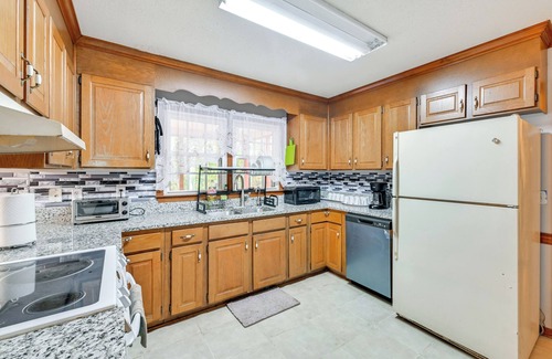 Charlotte House | 10 Mi to Dtwn: Family-Friendly Charlotte Home