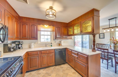 Leola House | 10 Mi to Dtwn Lancaster: Charming Home w/Yard!