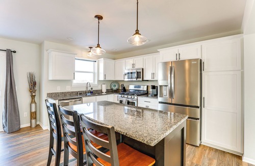 Verona House | 10 Mi to Dtwn Madison: Home w/Large Yard!