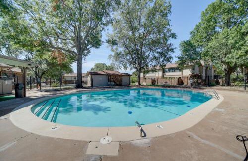 South Tulsa Apartment | 10 Mi to Dtwn Tulsa Condo with Pool Access!