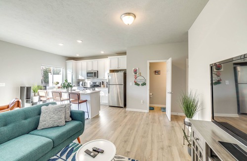 Kentwood House | 10 Mi to Grand Rapids: Modern Townhome!