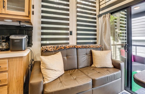 Dale City House | 10 Mi to Leesylvania & River: Sleek Mobile Home