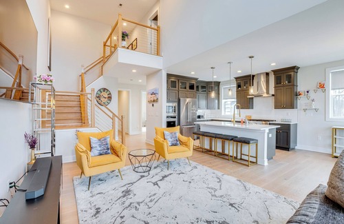 Rockaway House | 10 Mi to Morristown: Stylish Home Near Trails!