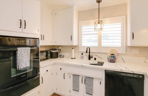 Harbor House | 10 Mi to Redondo Beach: Carson Home w/Pool Table!