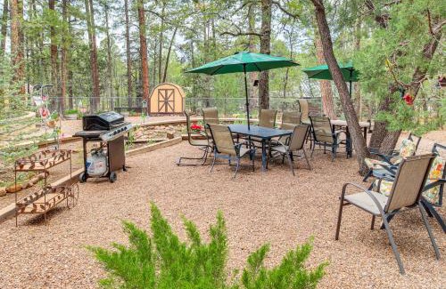 Pinetop-Lakeside House | 10 Mi to Show Low Pinetop-Lakeside Family Cabin!