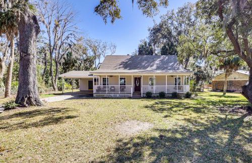 Country Club Estates House | 10 Mi to St Simons Island Home with Screened Porch