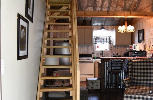 Woodville Cabin | 10 miles from Clark’s Creek and 3 miles from Lake Mary