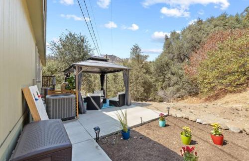 Three Rivers House | 10 Min Drive to the Sequoias