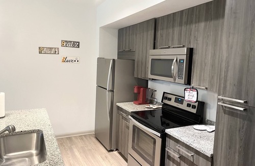 Gainesville Condo | 10 min drive to UF condo with balcony + game room and pool
