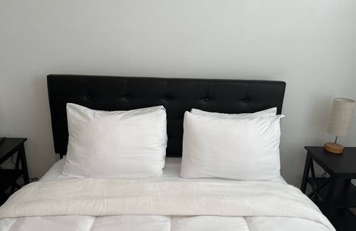 Gainesville Condo | 10 min drive to UF condo with balcony + game room and pool