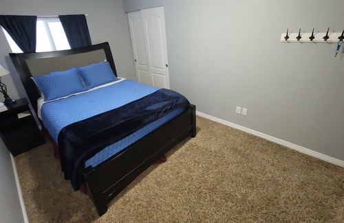 West Valley City House | 10 min from Airport & DT | Spacious rooms | Private Entry