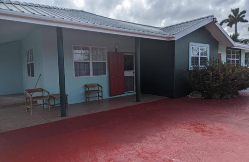La Democracia House | 10 min from airport, 3 min from bacob eco park