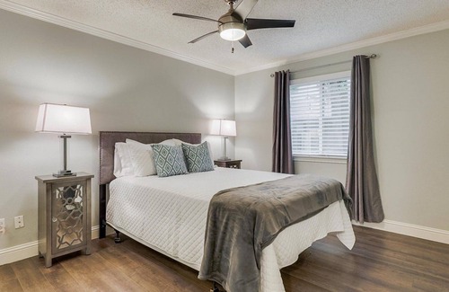 Grapevine House | 10 min from DFW Airport in Grapevine! 30+ Day Stays
