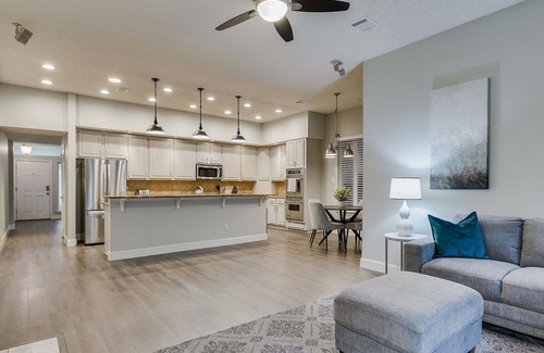Grapevine House | 10 min from DFW Airport in Grapevine! 30+ Day Stays
