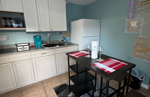 Westside Apartment | 10 min from downtown and the jaguar park!