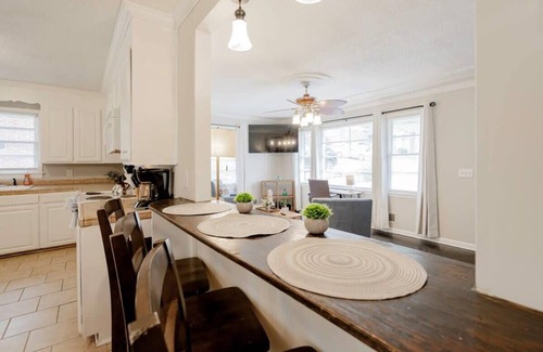 Eau Claire House | 10 Min from Downtown Columbia - The Ronnie Runner