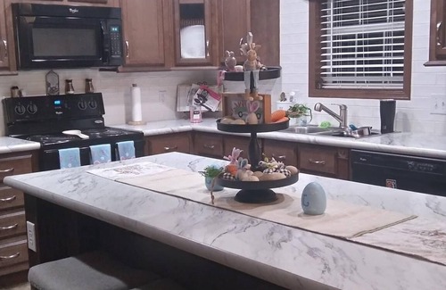 Bloomington House | 10 min from IU. Feel at home at Bexy Retreat. Pool, Decks, Small Pet Friendly!