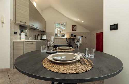 Vado Ligure Apartment | 10 min from the beach! Cozy and stylish apt with a full size bathtub & Balcony