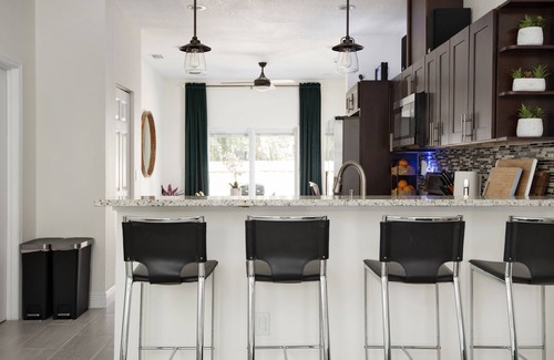 East Tampa House | 10 min: Raymond James Stadium, Tampa downtown, Ybor, Midtown, USF. Pets