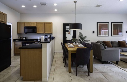 West Kissimmee House | 10 Min to Disney Cozy Family Townhome with Jacuzzi