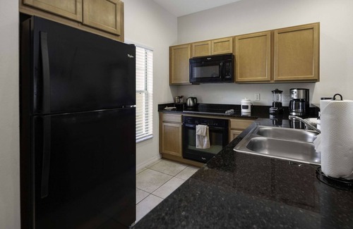 West Kissimmee House | 10 Min to Disney Cozy Family Townhome with Jacuzzi