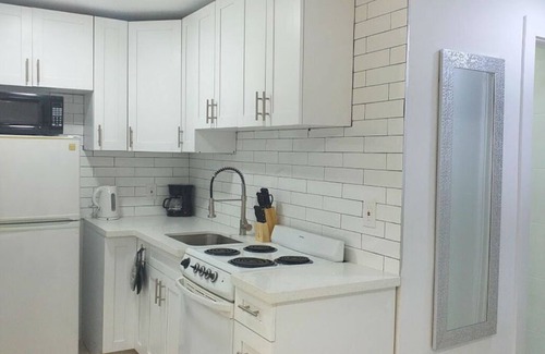 Poinsettia Heights Apartment | 10 MIN TO FLL BEACH★2BR★ with Free Parking & WIFI