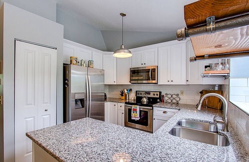 Northwest Colorado Springs House | 10 Min to Garden of the Gods-hiking-biking-hot tub