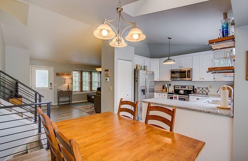 Northwest Colorado Springs House | 10 Min to Garden of the Gods-hiking-biking-hot tub