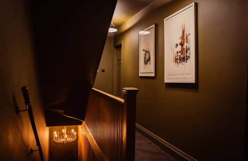 Hackney Apartment | 10-min to The City of London! King Size Bed & Sofa Bed with en-suite Bathroom.