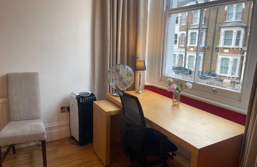 Kilburn Apartment | 10 min to The Heart of London - Zone 2 - Charming 2 bed Apartment