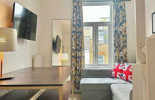Earlsfield Condo | 10 min train to Central London A