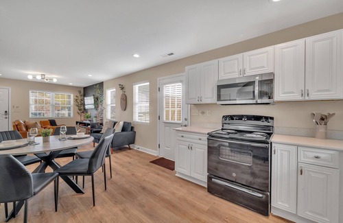 Mount Mourne House | 10 Min Walk to DT Davidson|Game Room|Firepit|Pets