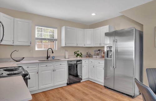 Mount Mourne House | 10 Min Walk to DT Davidson|Game Room|Firepit|Pets