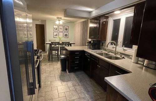 Ashwaubenon House | 10 min walk to Lambeau and Titletown
