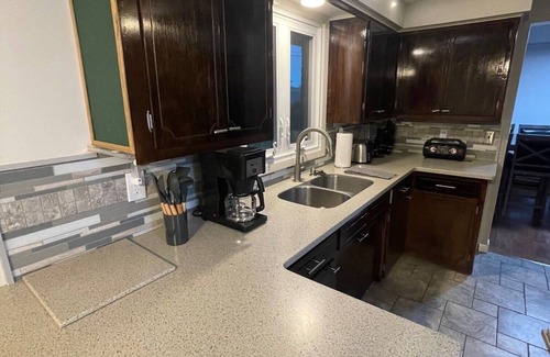 Ashwaubenon House | 10 min walk to Lambeau and Titletown