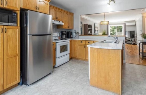 Dieppe House | 10 mins away from everything in Dieppe,NB