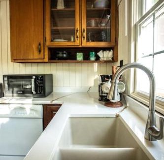 Elkton House | 10 mins from Shenandoah National Park - Cozy Cabin