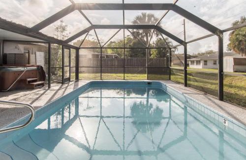 Vero Beach South House | 10 Mins to Beach - 2BR Private Pool + Spa + Grill