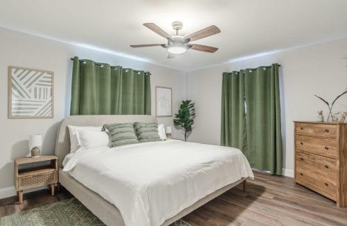 Vero Beach South House | 10 Mins to Beach - 2BR Private Pool + Spa + Grill