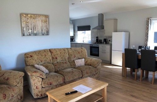 Bury St Edmunds Cabin | 10 Mins to Bury St Edmunds, Lovely Adults-only Lodge on Kings Forest, West Stow