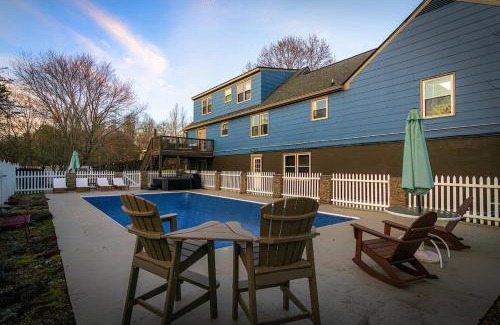 Asheville House | 10 mins to DT Asheville Pool Hot Tub Game Room