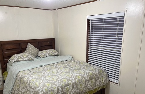 Hockley House | 10 mins to Houston Premium Outlet, 17 mins to Prairie View A&M, Cozy mobile home
