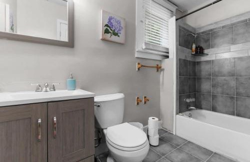 Birmingham House | 10 Mins to Legion Field- Ensley Highlands Hideaway