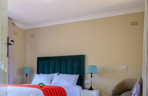 Harare Cottage | 10 minutes from Airport. Family-sized cottage with lots of parking and greenery