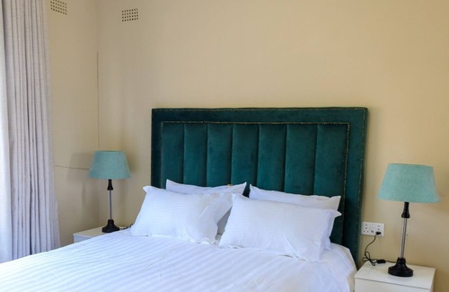 Harare Cottage | 10 minutes from Airport. Family-sized cottage with lots of parking and greenery