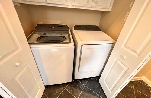 Montrose House | 10 Minutes from Downtown | KING BED! | Private Garage
